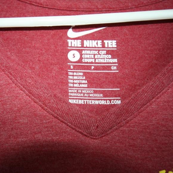 Nike Woman's Graphic T-shirt Tee‎ - Picture 2 of 3